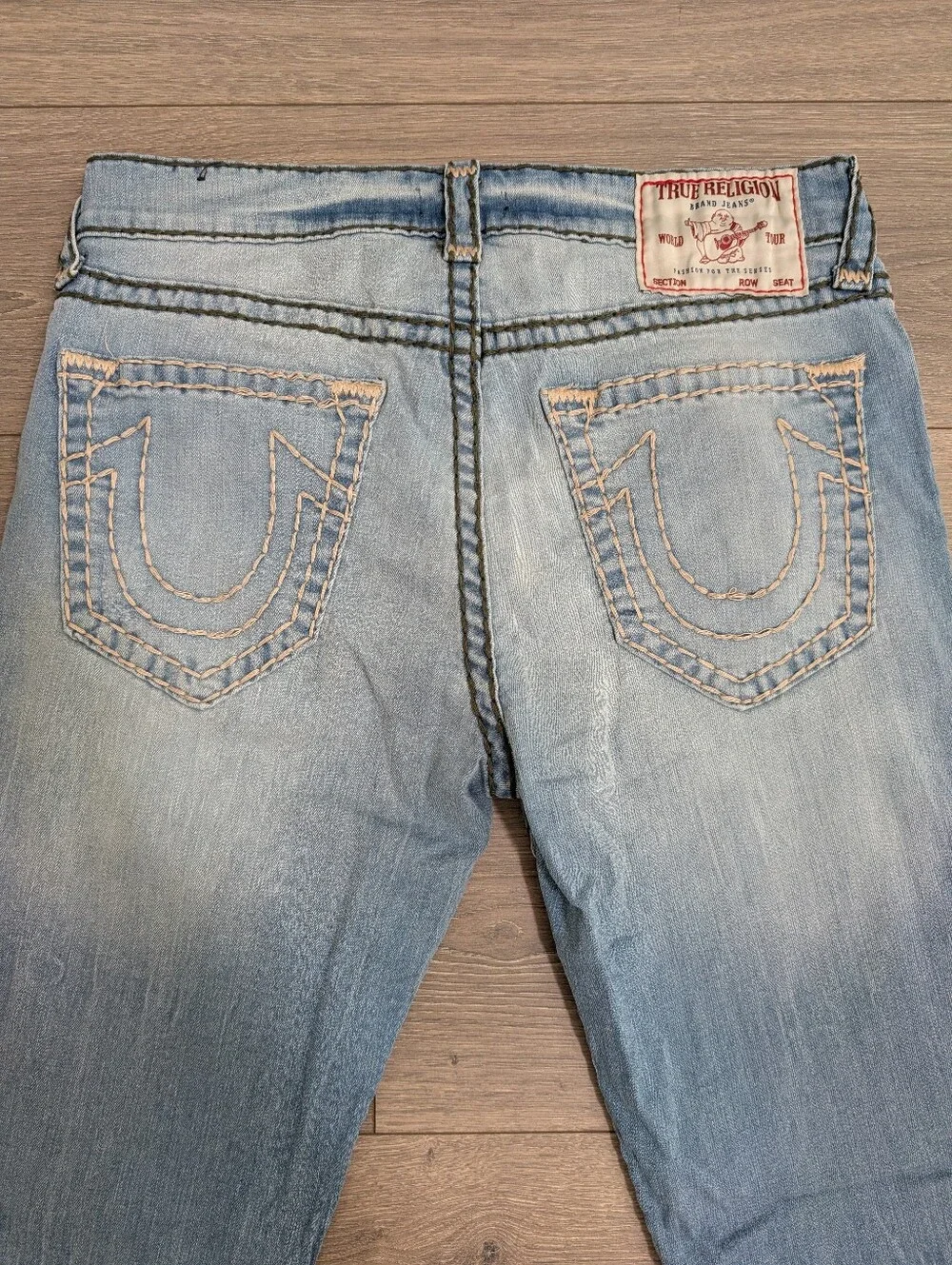 True Religion Ricky Relaxed Straight Light Wash Distressed Unique Stitching•34👖